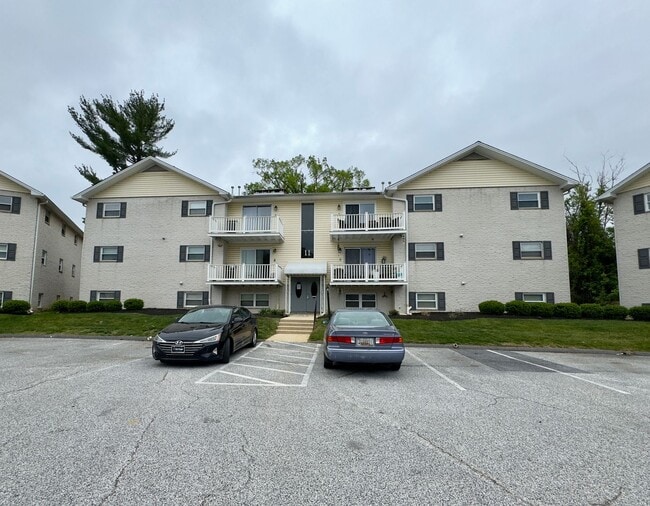 Building Photo - 11 Warren Lodge Ct
