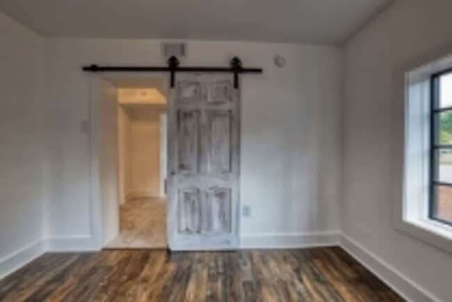 Building Photo - 1122 NE Wellman Ave