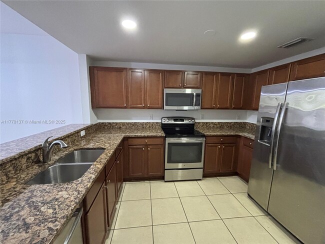 Foto del edificio - 8960 NW 97th Ave