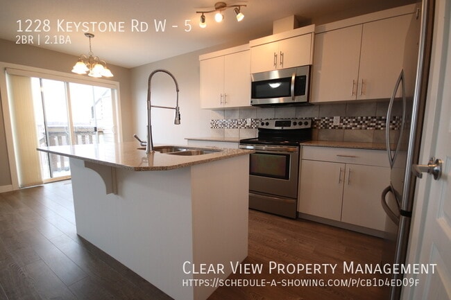 Building Photo - Open-plan and light-filled 2 bedroom, 2.5 ...
