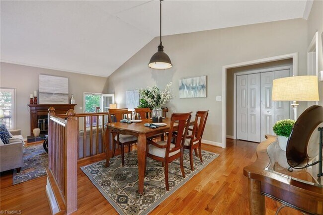 Foto del edificio - 1822 Oakcrest Ct