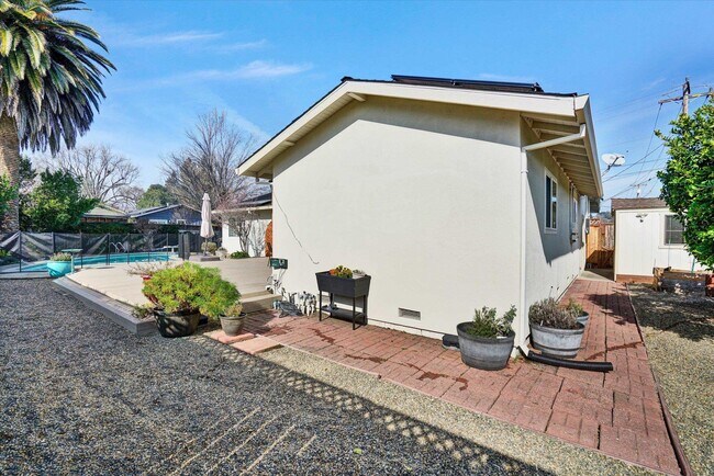 Foto del edificio - 1966 Westover Dr