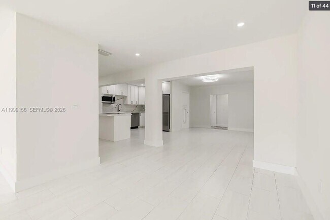 Foto del edificio - 865 W 72nd Pl