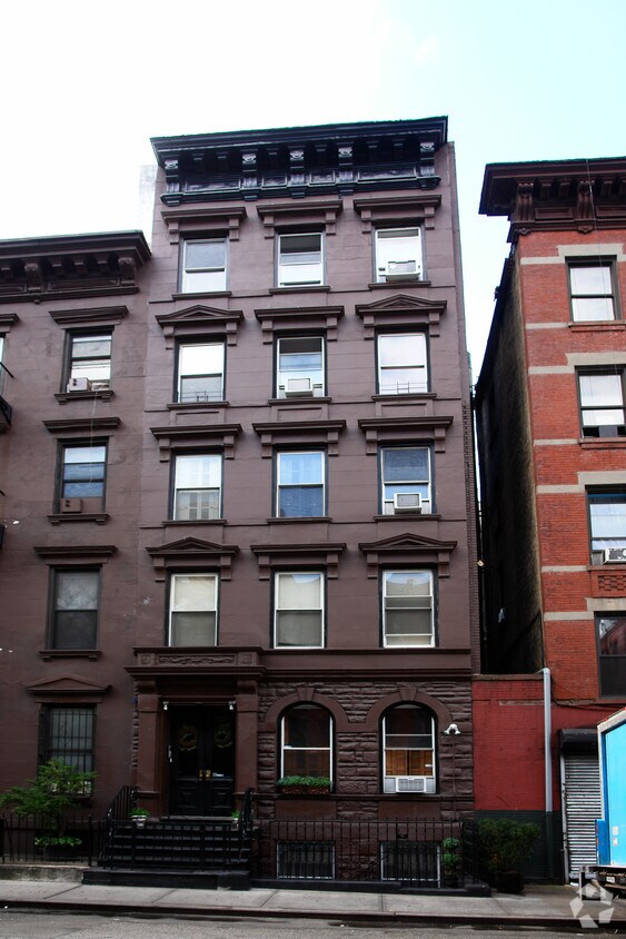 Foto del edificio - 460 W 49th St