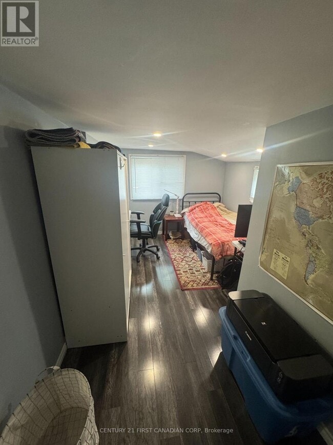 Building Photo - 28 Oxford St W