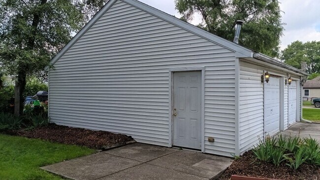Foto del edificio - 2044 Garrick Ave