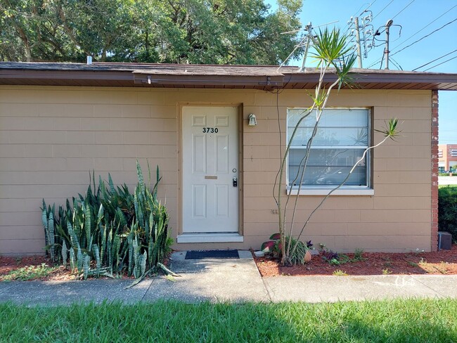 Building Photo - 2 Bed / 1 Bath Apartment - RENT SPECIAL! 50% OFF OF FIRST MONTH'S RENT