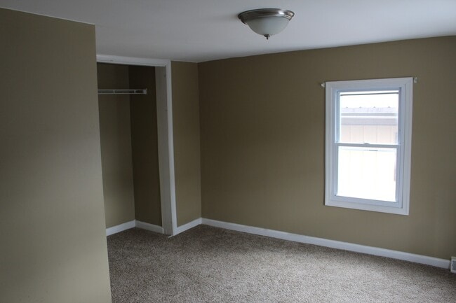 Building Photo - Single Family Home