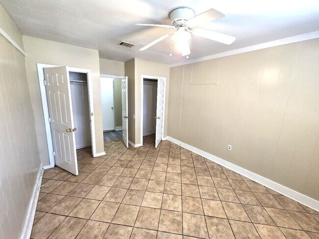 Building Photo - 3221 Rose Pl