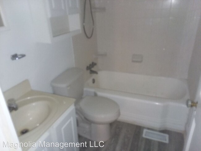 Building Photo - 2 br, 1 bath House - 213 Perry St.