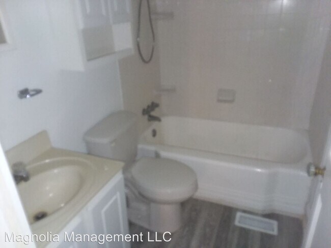 Foto del edificio - 2 br, 1 bath House - 213 Perry St.