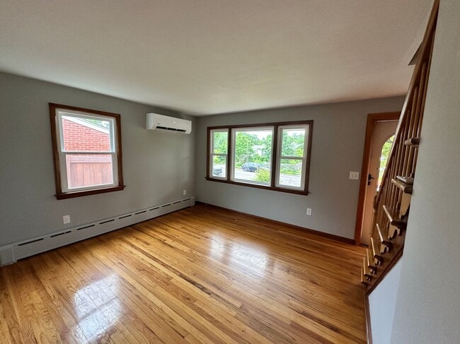 Building Photo - 320 Barclay Ave