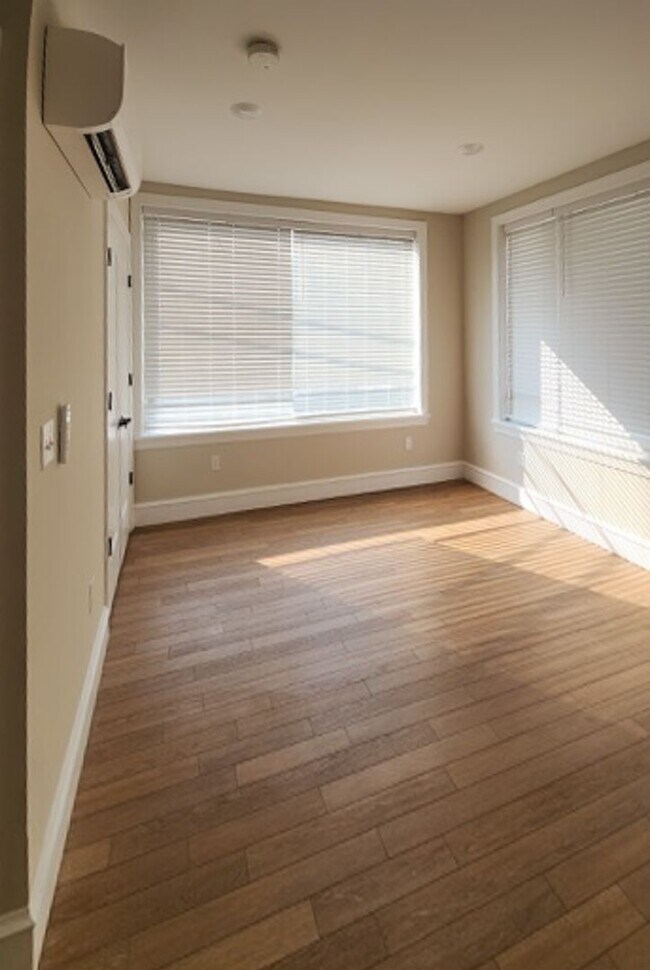 Foto del edificio - 224-228 W 9th 6696 Landlord