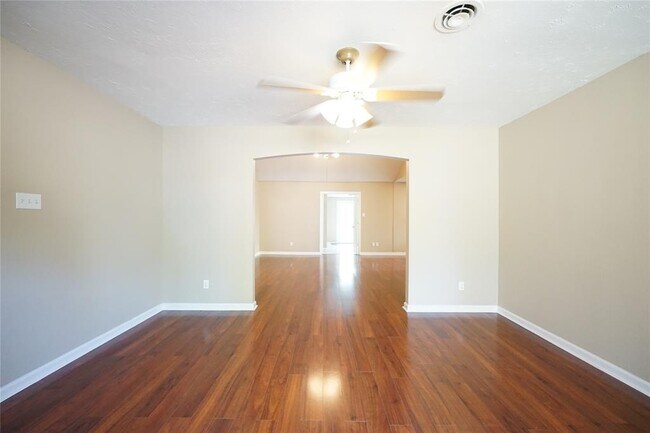 Foto del edificio - 7726 Barberton Dr