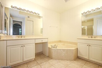 Building Photo - 1315 Mariposa Cir