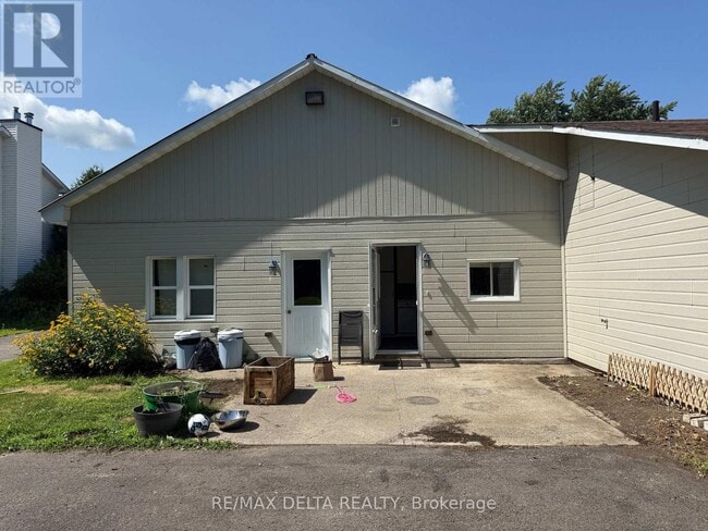 Building Photo - 2248 Laval Rd
