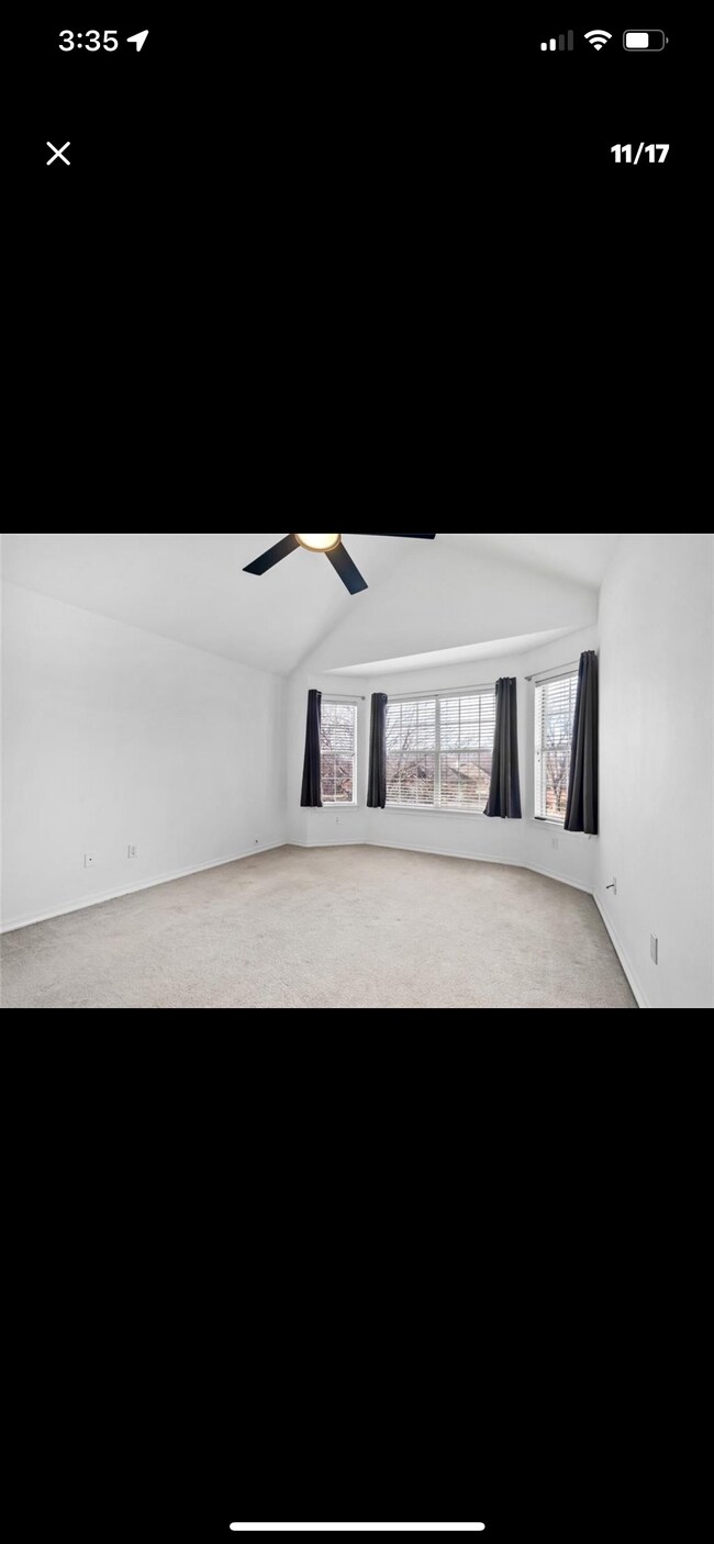Building Photo - 928 N Meadowlands Dr