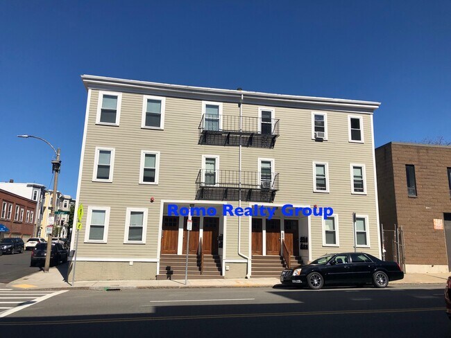 Building Photo - 32 L St