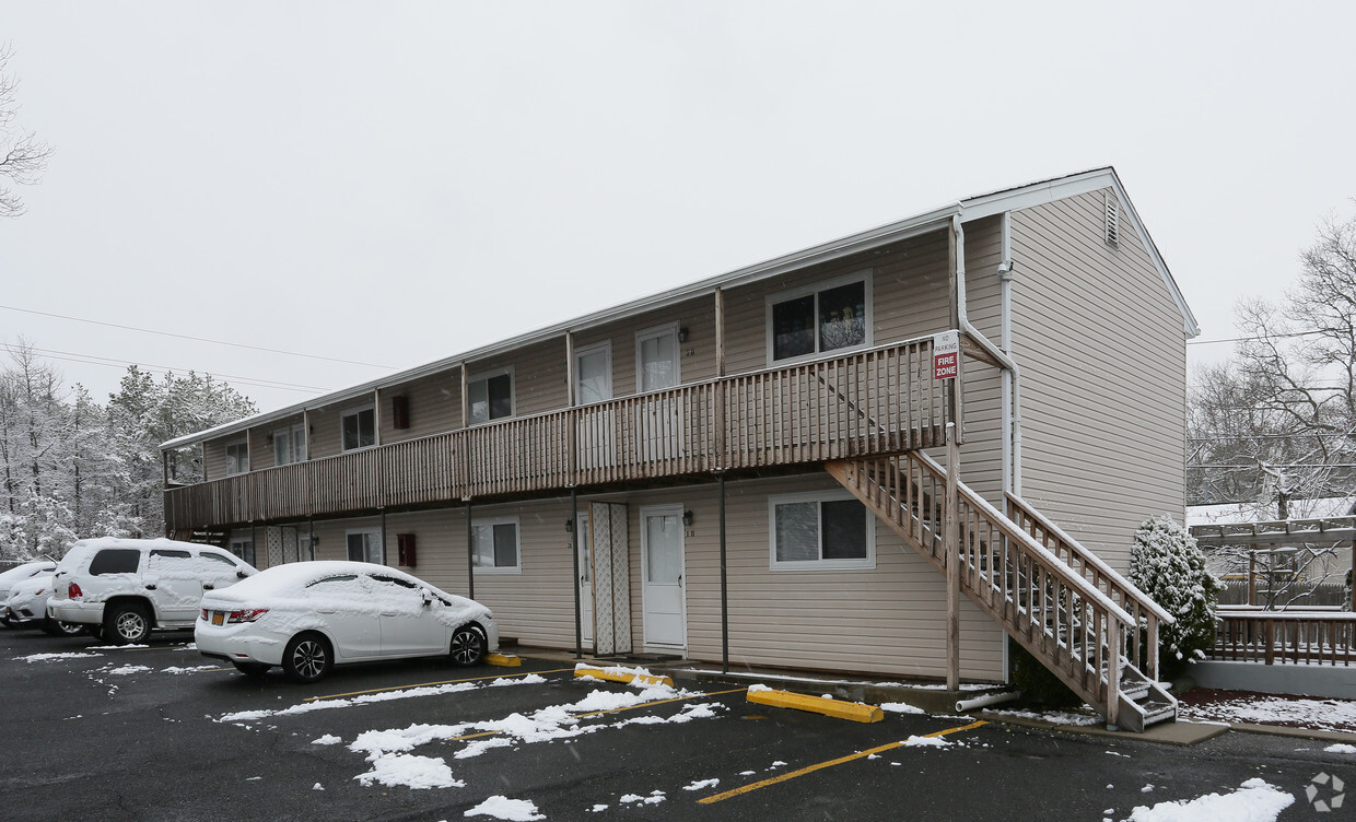Building Photo - Tiana Pines Garden Apartments