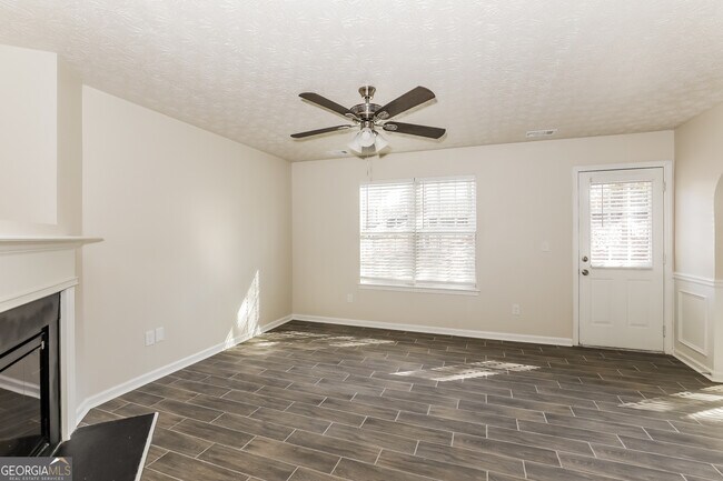 Foto del edificio - 7471 Garnet Dr