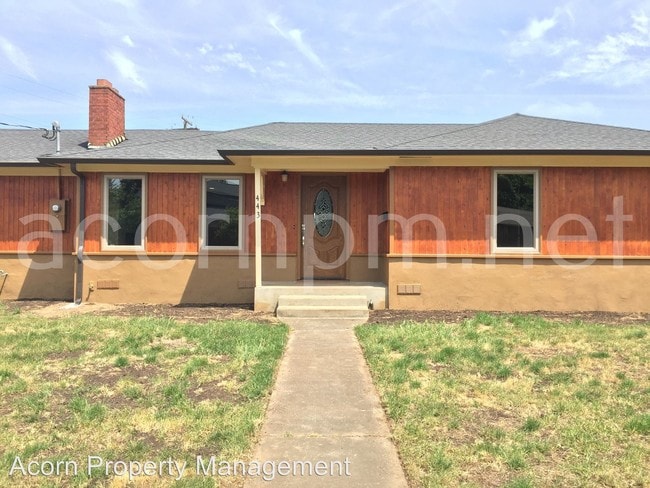 Building Photo - 443 Sierra St
