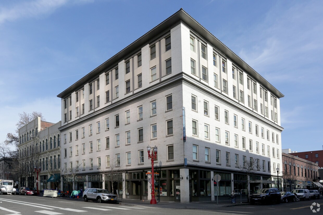 Primary Photo - Estate Hotel