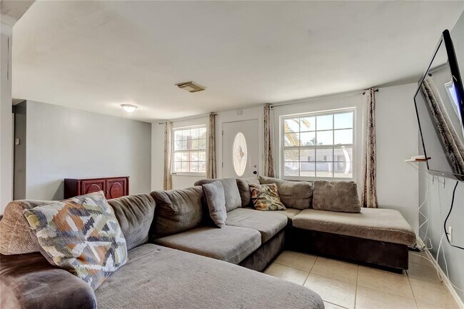 Foto del edificio - 3041 Huntington Rd