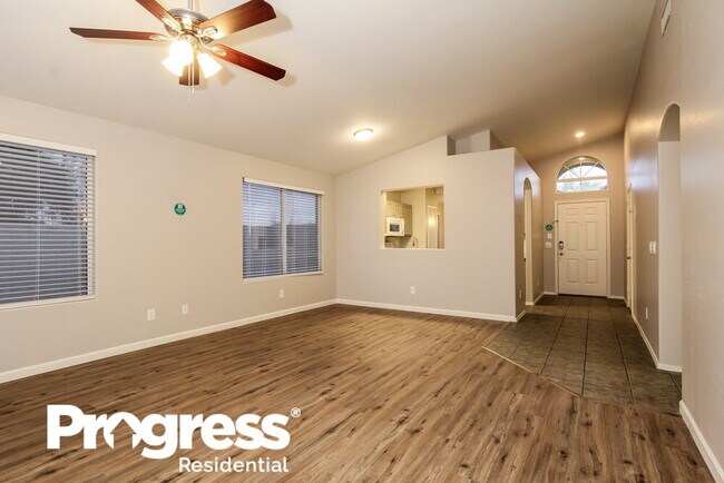 Building Photo - 7815 W Northview Ave