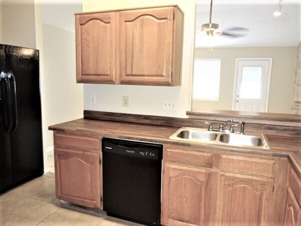 Foto del edificio - 9512 Woodland Hills