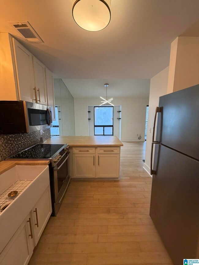 Foto del edificio - 118 W Green