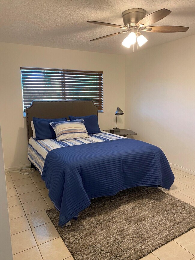 Building Photo - 207 Tropic Isle Dr
