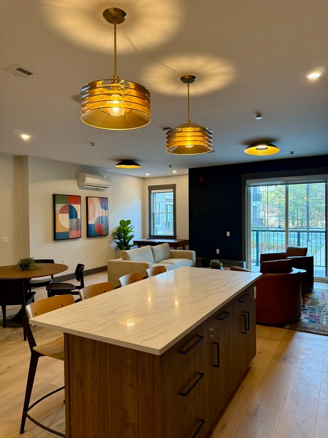 Resident Lounge - 100 Plank