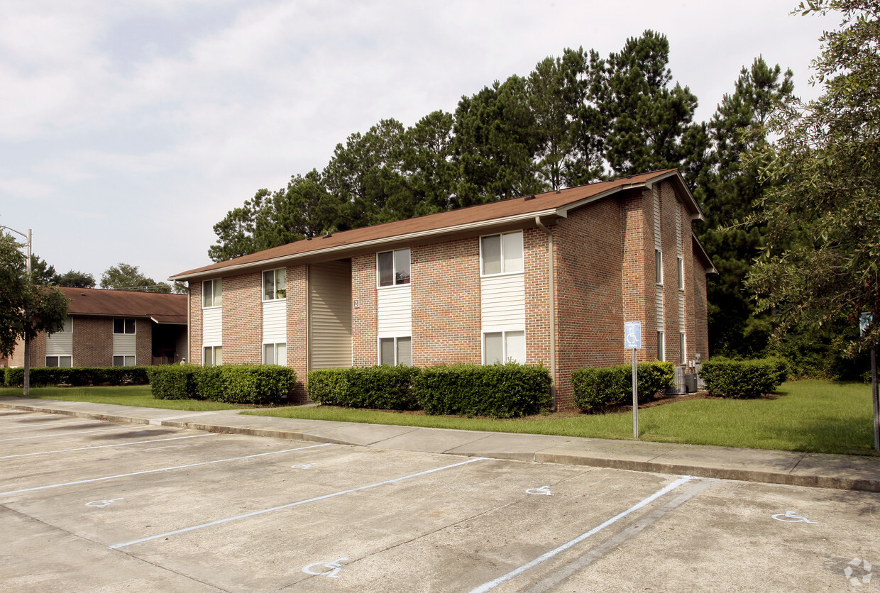 Primary Photo - Foxcreek Apartments