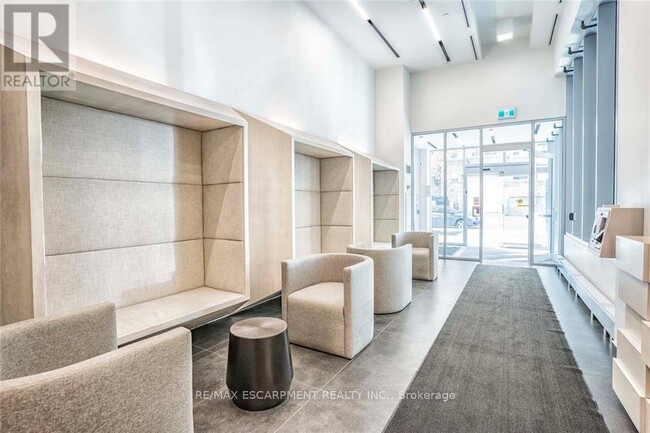 Photo du bâtiment - 195-1195 Redpath Ave