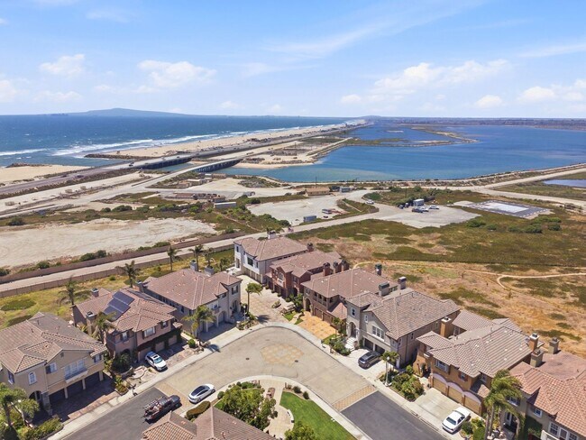 Building Photo - Luxury Coastal Living in Guard-Gated Ocean Colony