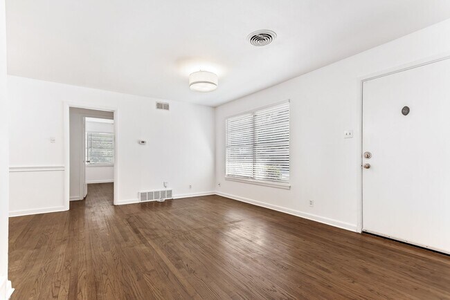 Foto del edificio - 3/1.5 Updated Mid-Century Home in Casa View