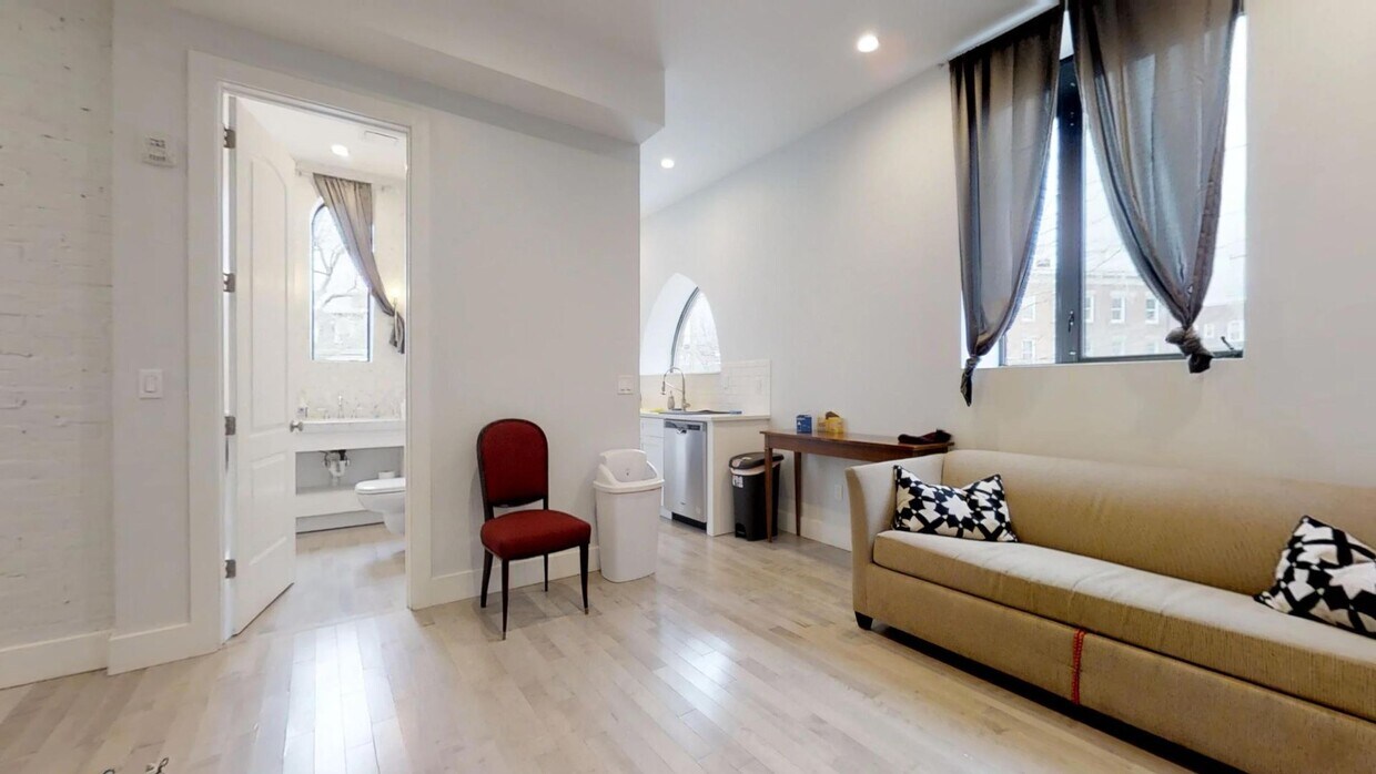 Foto principal - Luxury 4 bed + 2.5 bath apartments in East...