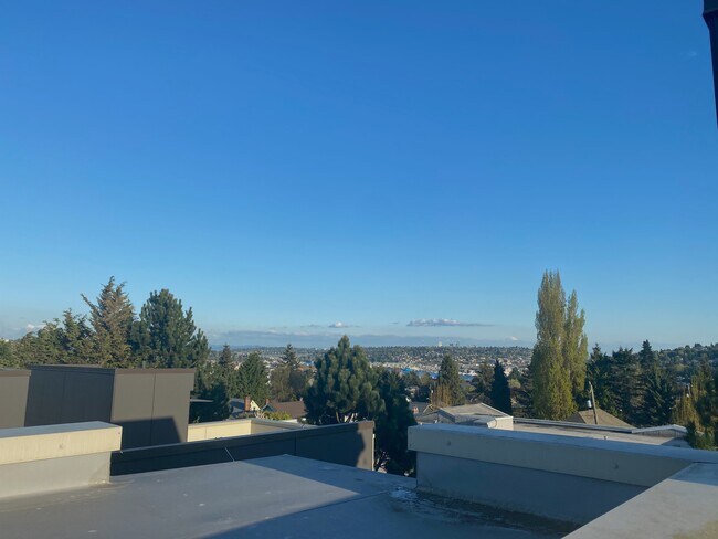 Foto del edificio - 6312 32nd Ave NW
