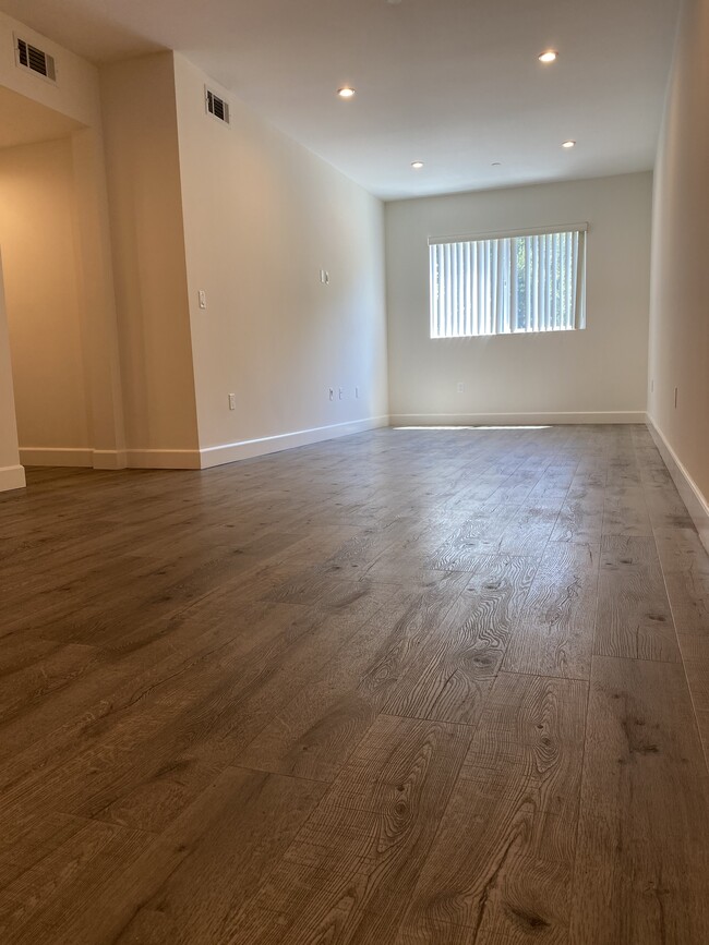 Building Photo - 7118 Amigo Ave