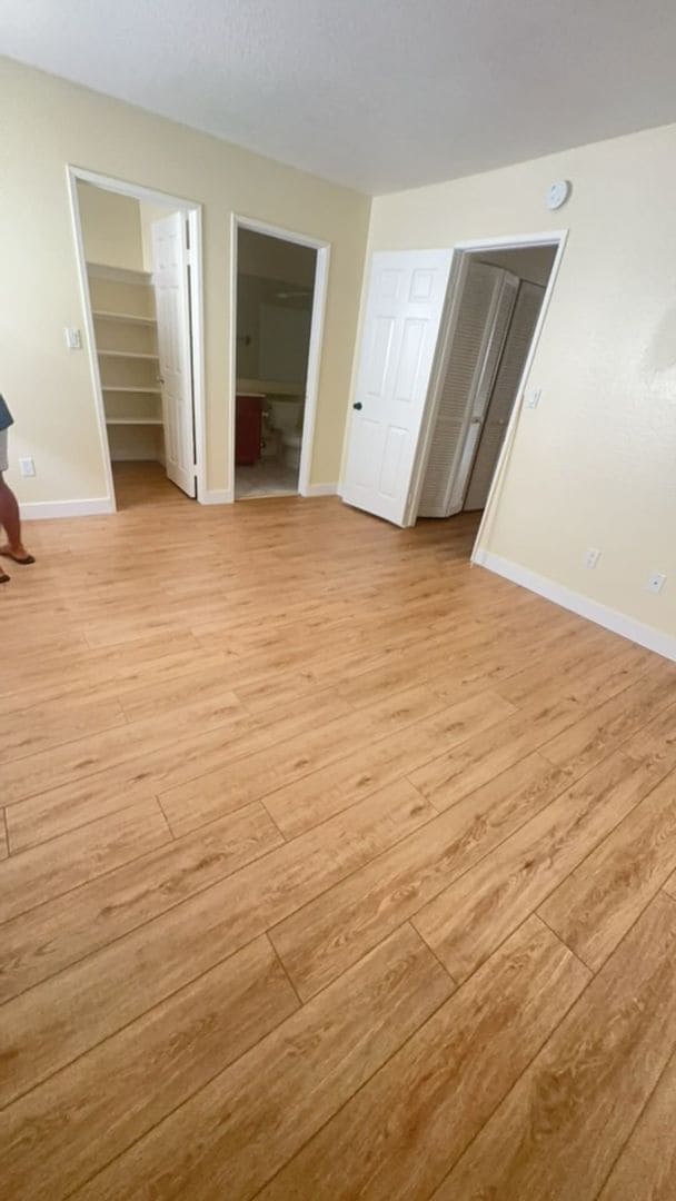 Building Photo - 3 Bed 2.5 Bath Townhome only blocks to Beach & Bay