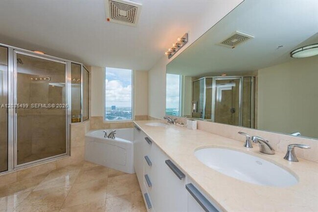 Building Photo - 16699 Collins Ave