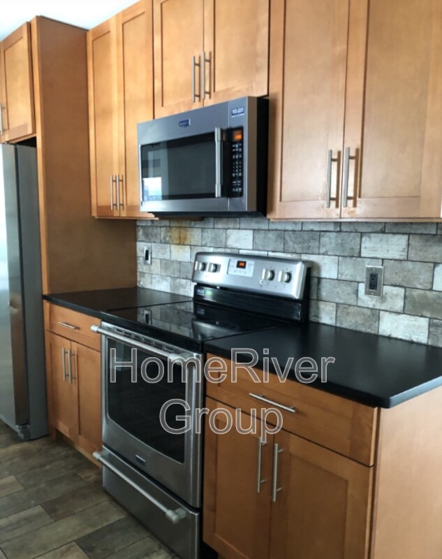 Building Photo - 1410 Glenmere Dr