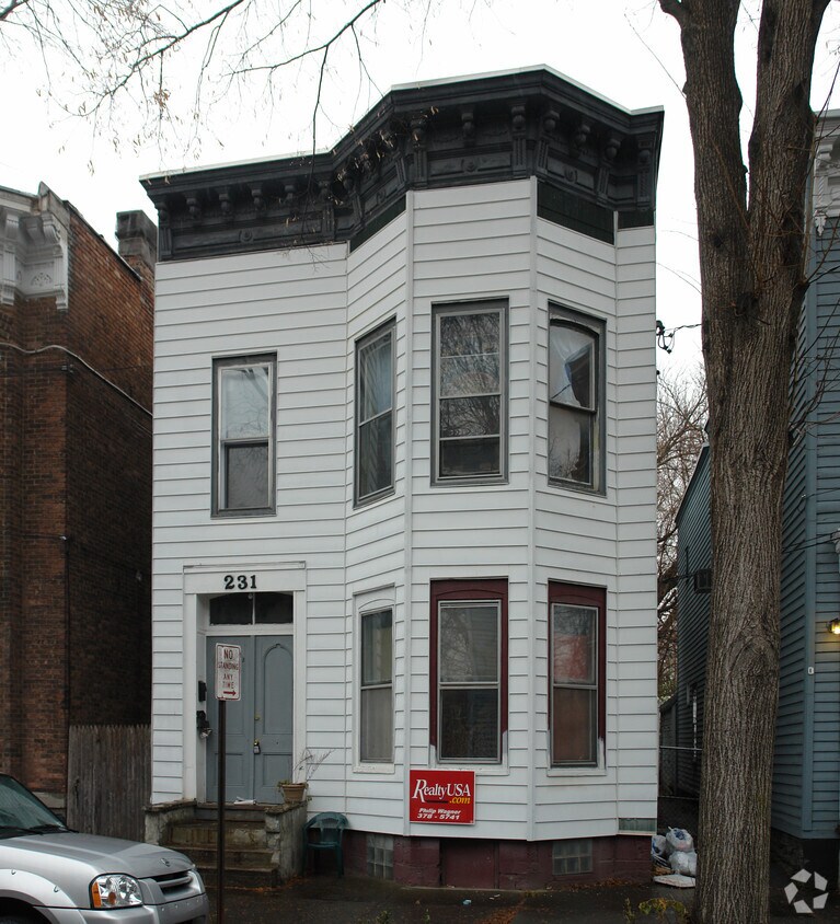 Building Photo - 231 Green St