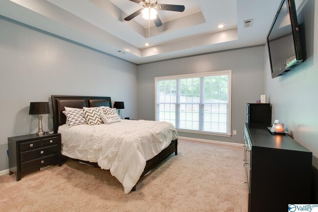 Building Photo - 2401 Ermine Dr