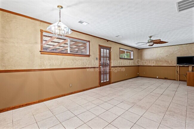 Building Photo - 1224 Bradbury Dr