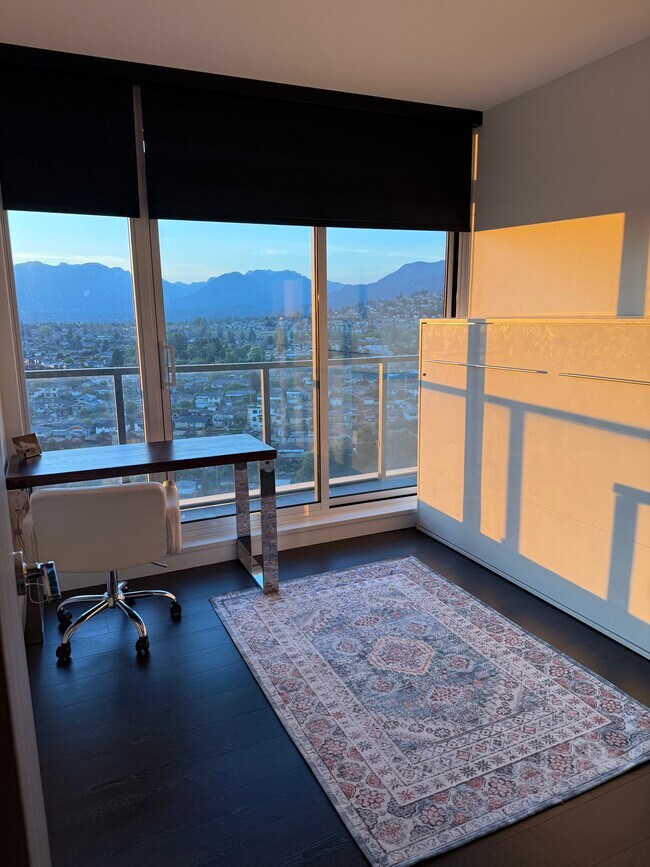 Photo du bâtiment - 4880 Lougheed Hwy