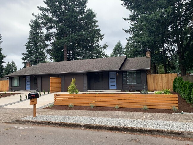 Foto del edificio - 1004-1006 NE 143rd Ave
