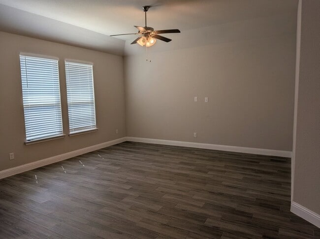 Building Photo - 1042 Almond St