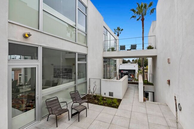 Building Photo - 1121 Abbot Kinney Blvd