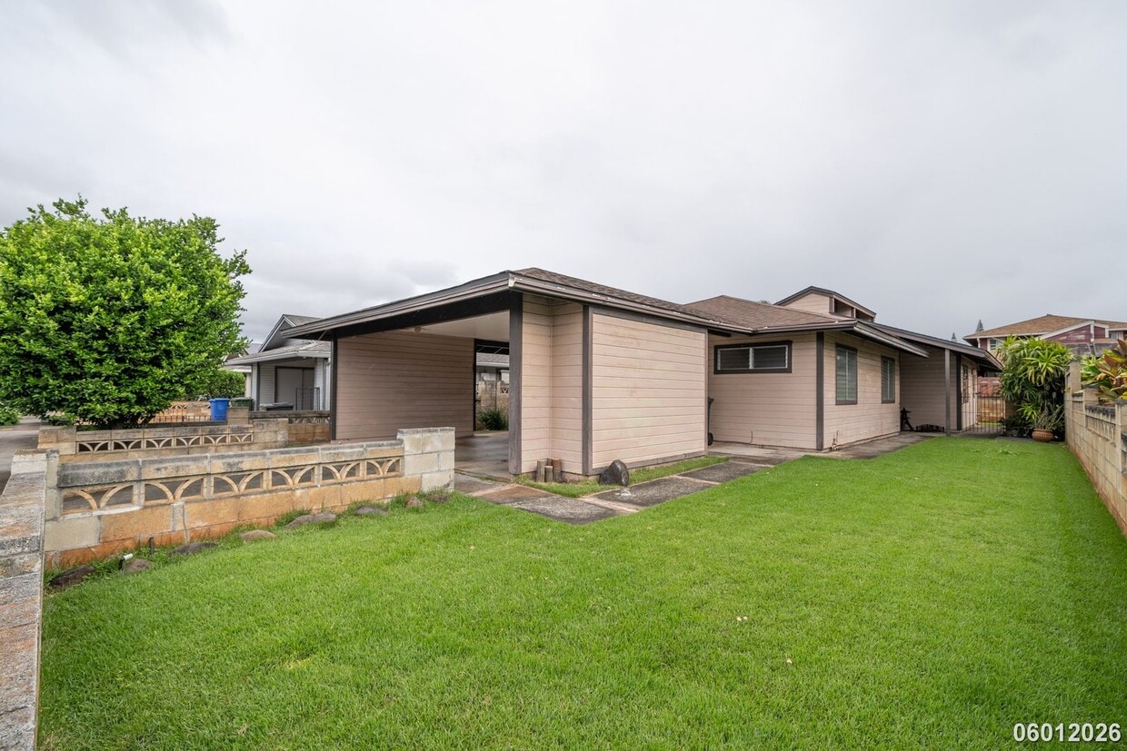 4bd/2ba SF 95-476 Laupalai Place $3950 small pet negotiable - 4bd/2ba SF 95-476 Laupalai Place $3950 small pet negotiable